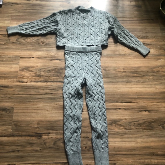 Chunky knit sweater lounge outfit - Picture 3 of 5